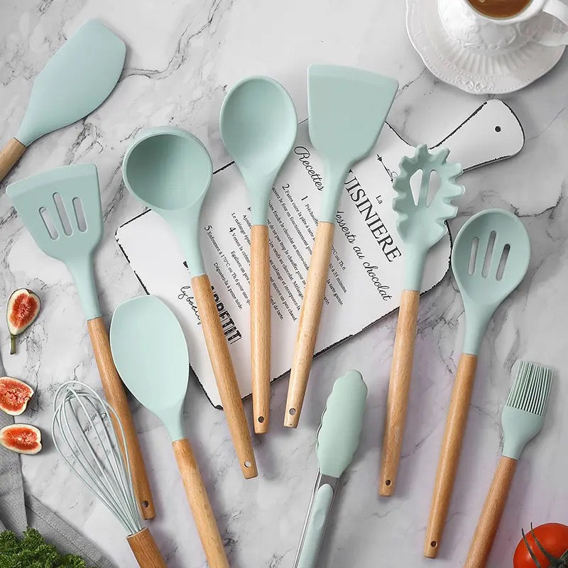 Set 12 ustensile de gătit din silicon, mâner rezistent din bambu
