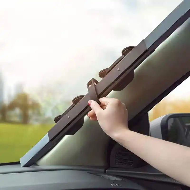 Copertina parasolar auto retractabil impotriva razelor UV, fixare prin ventuze, pentru parbriz sau luneta