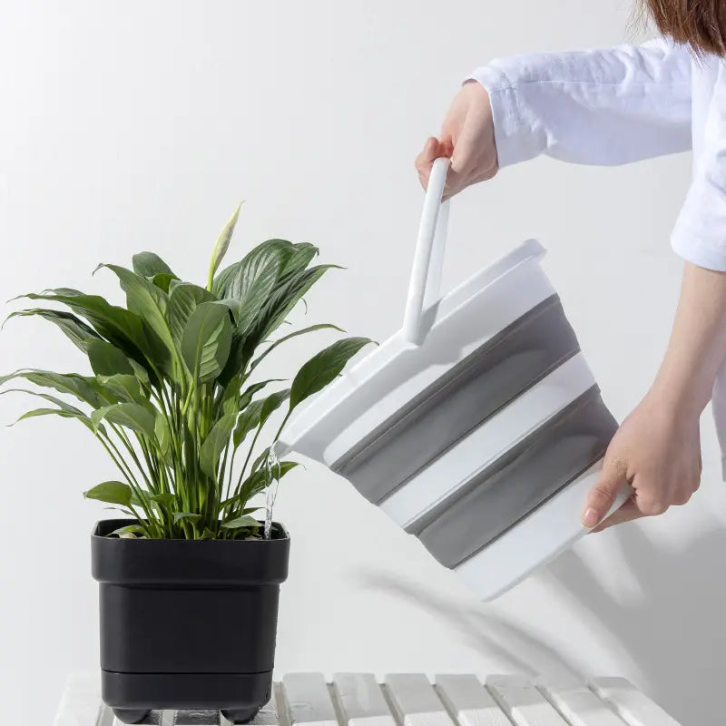Găleată pliabilă din silicon – 10 litri, compactă și ușoară, cu carlig de agățare