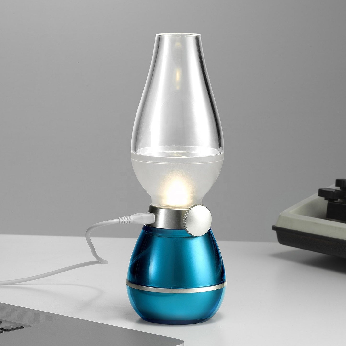 Felinar LED cu aspect retro și stingere prin suflare